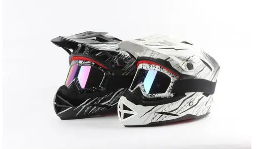 三線立式加工中心850plus機加工“頭盔模具”成新網(wǎng)紅，即