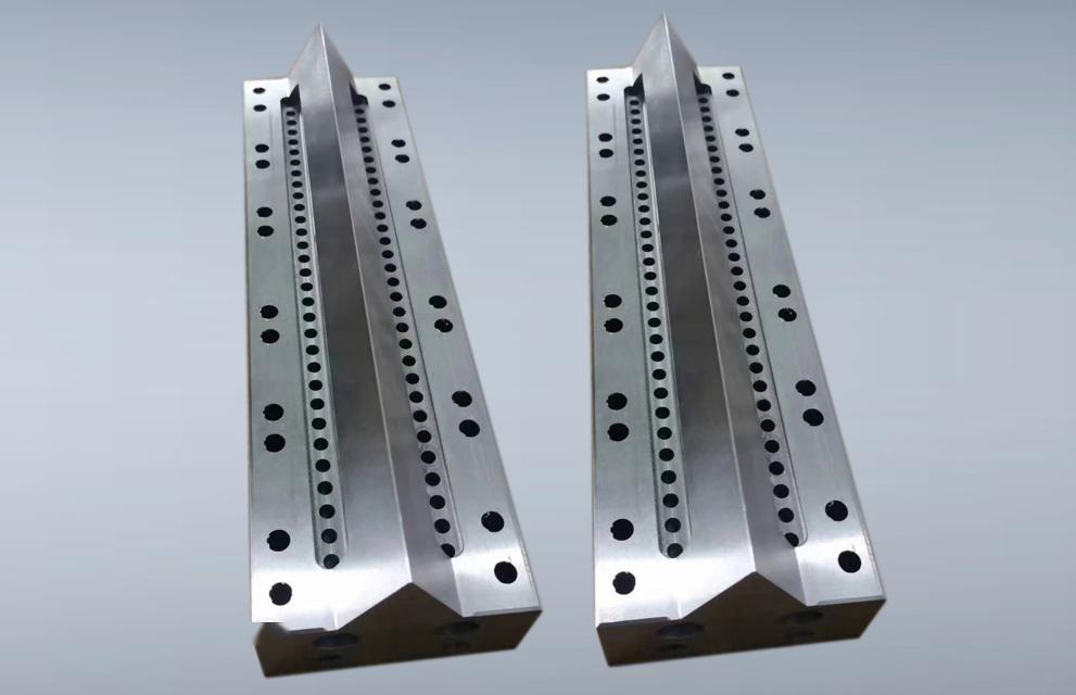 揭秘“熔噴模頭”、“口罩熔接齒模”，到底是個啥？(圖1)