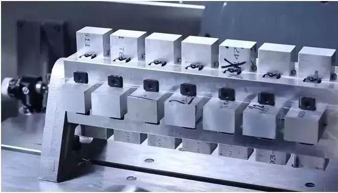 【新手必看】3軸、3+2軸、5軸加工的區(qū)別是什么？(圖11)