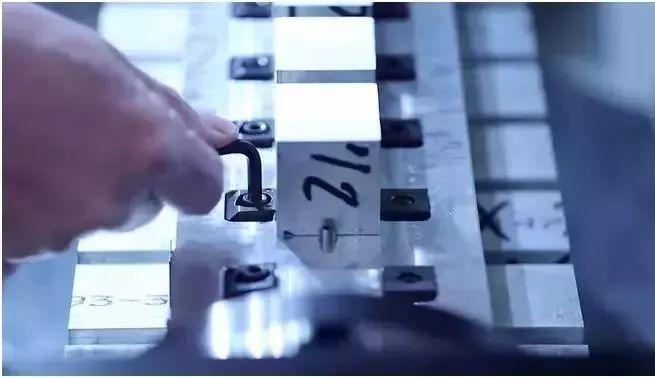 【新手必看】3軸、3+2軸、5軸加工的區(qū)別是什么？(圖14)